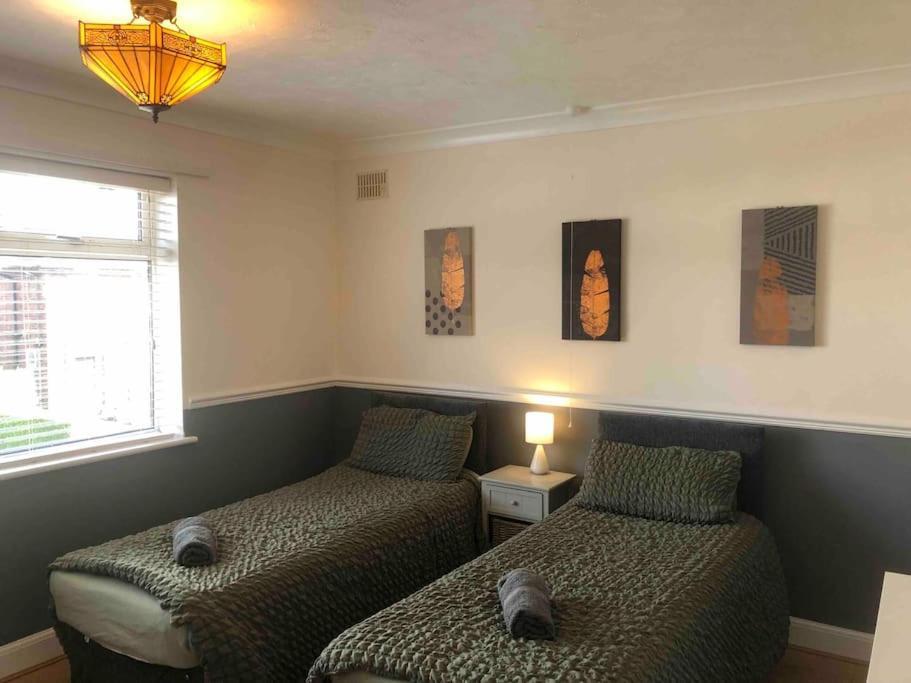 29 Comfort House 2 Bedroom Townhouse With Parking スカンソープ エクステリア 写真