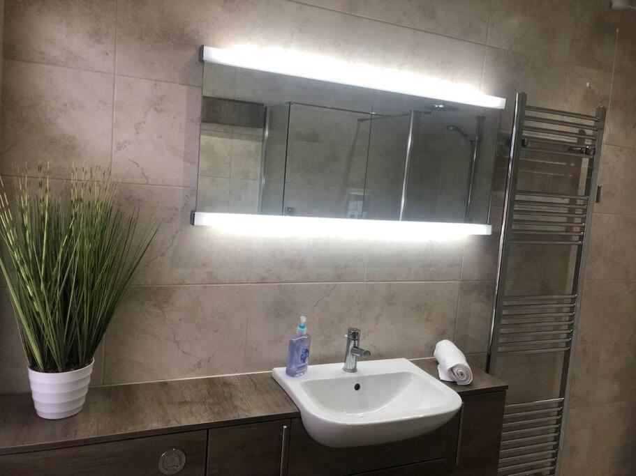 29 Comfort House 2 Bedroom Townhouse With Parking スカンソープ エクステリア 写真