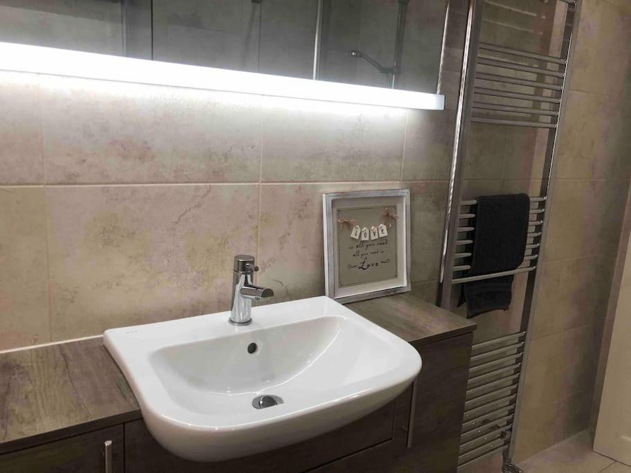 29 Comfort House 2 Bedroom Townhouse With Parking スカンソープ エクステリア 写真